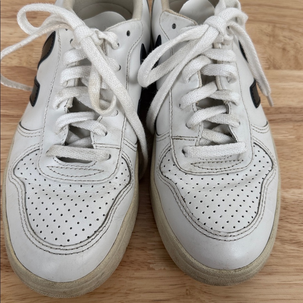 Veja White Black Casual Sneakers - Picture 6 of 16